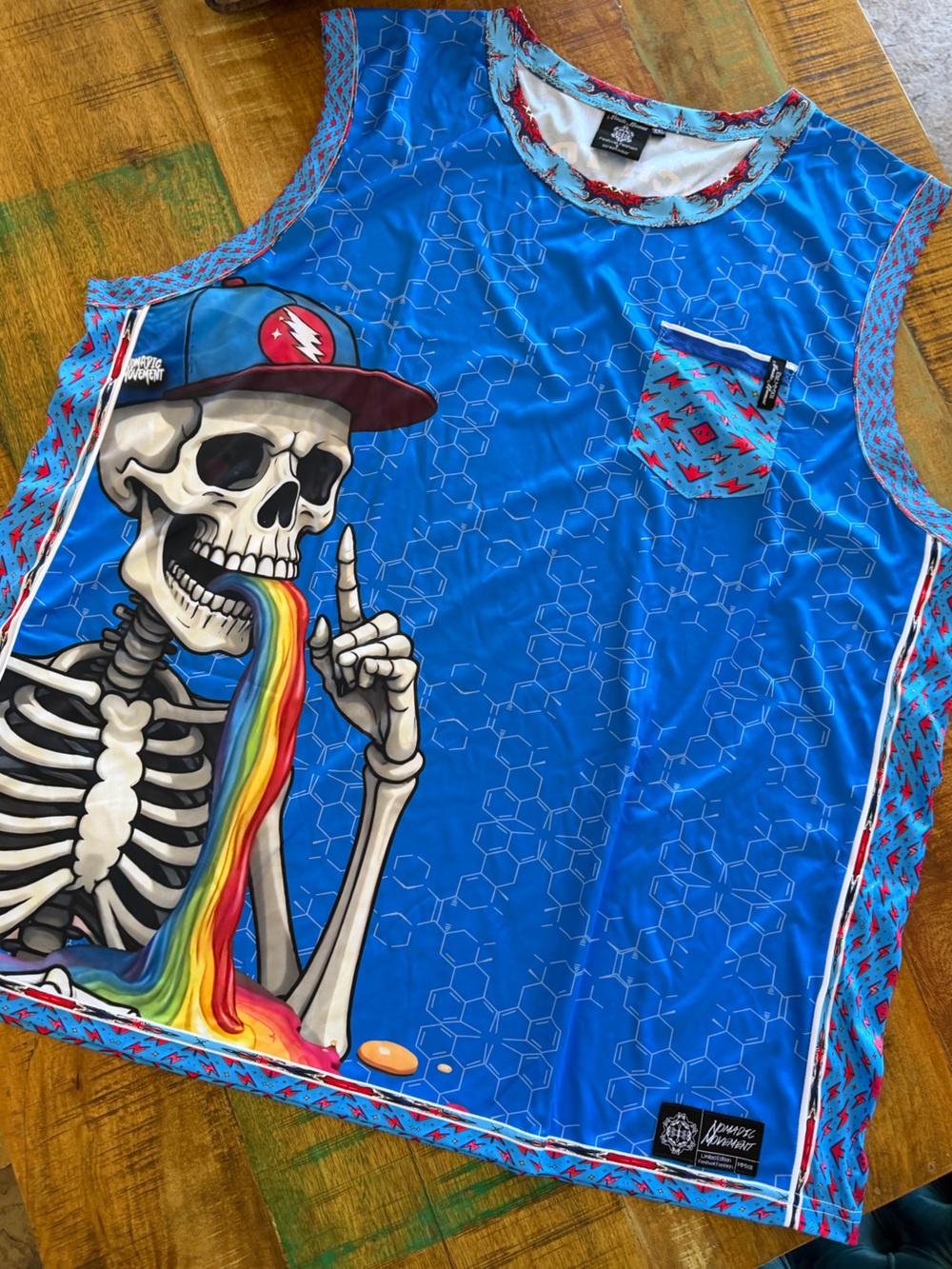 Men's Festival Pool Beach sleeveless tee and board shorts. Size XXL - Picture 4 of 13
